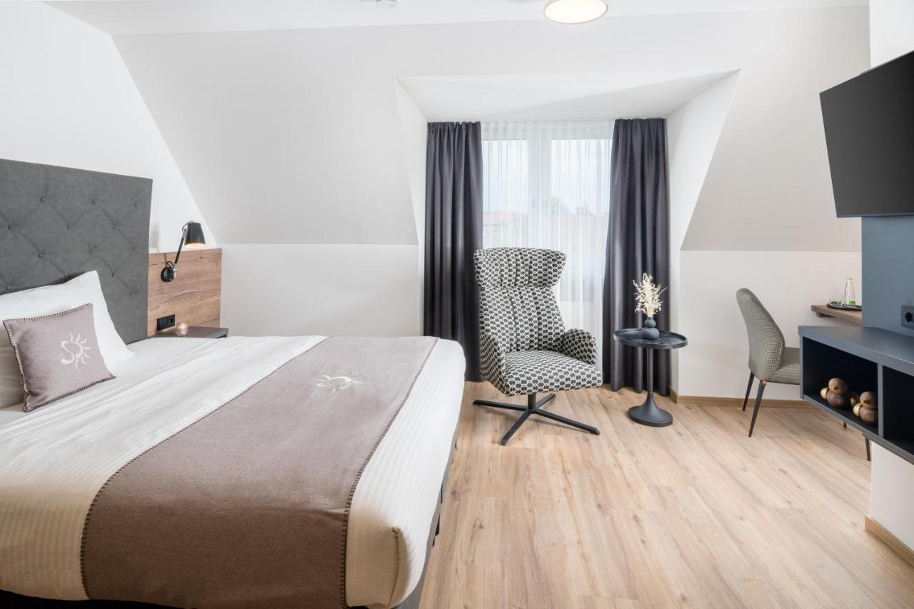 Landhotel Sonne Neuendettelsau ภายนอก รูปภาพ