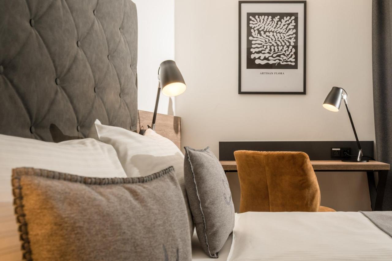 Landhotel Sonne Neuendettelsau ภายนอก รูปภาพ