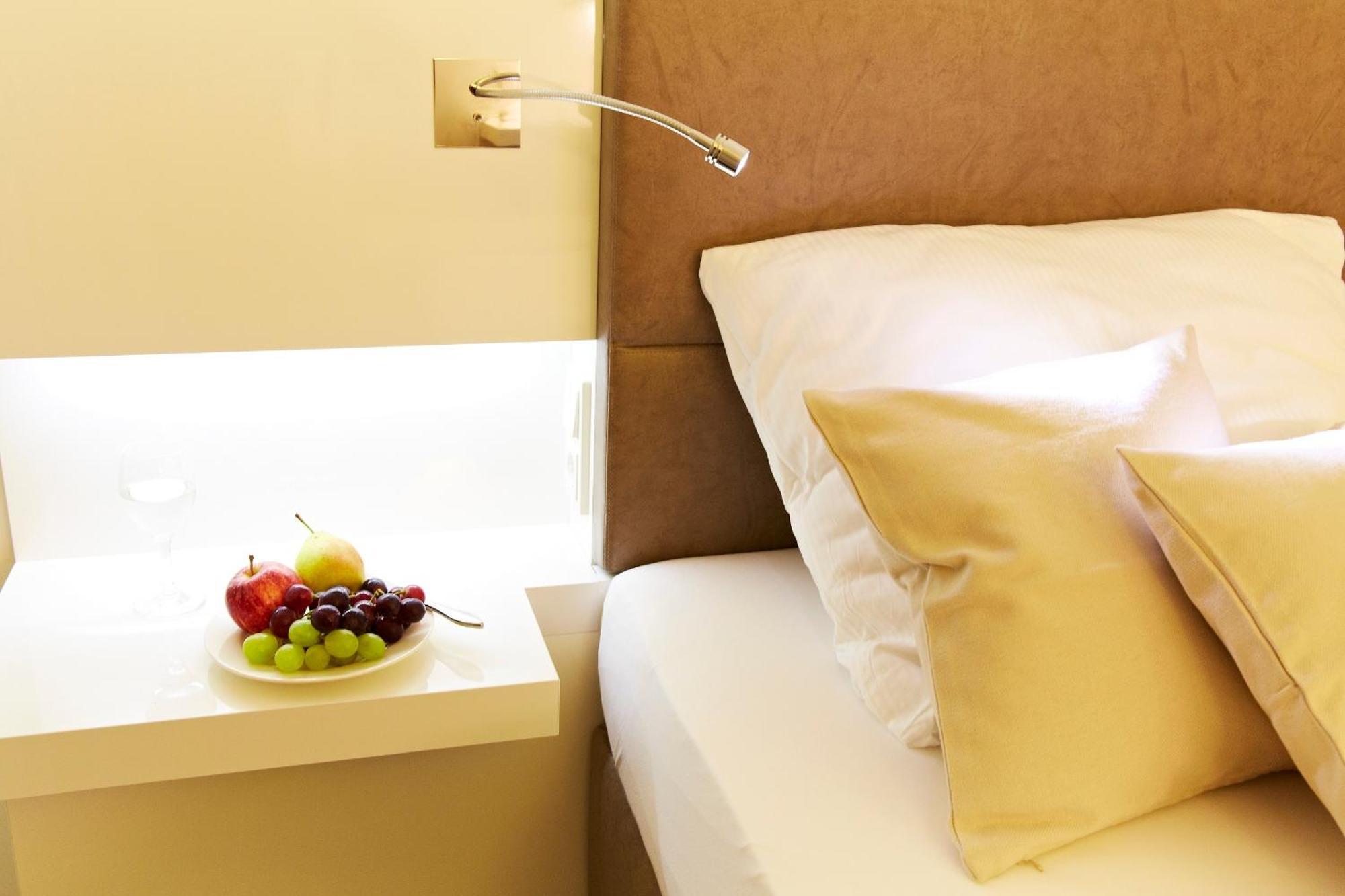 Landhotel Sonne Neuendettelsau ภายนอก รูปภาพ