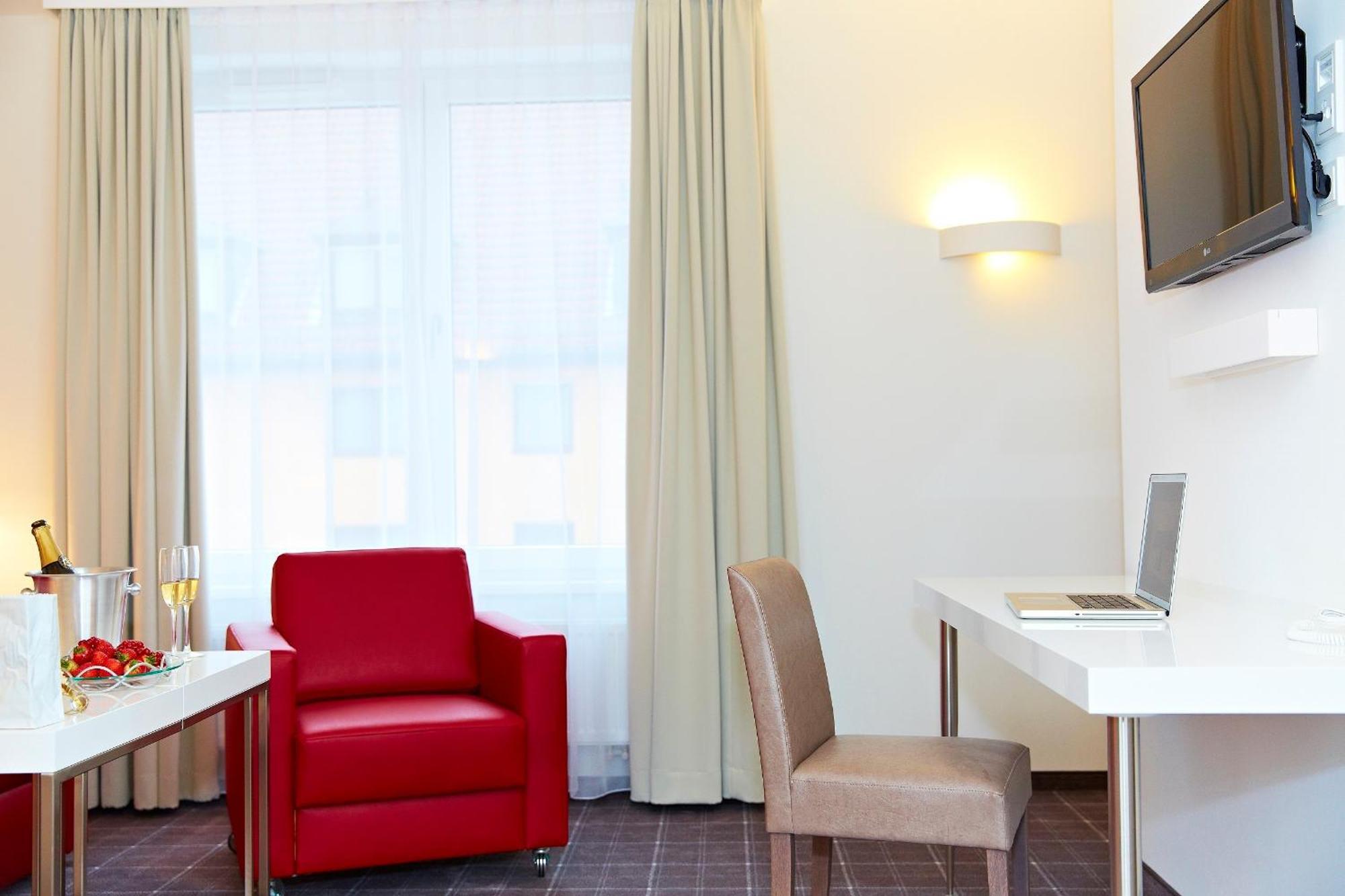 Landhotel Sonne Neuendettelsau ภายนอก รูปภาพ