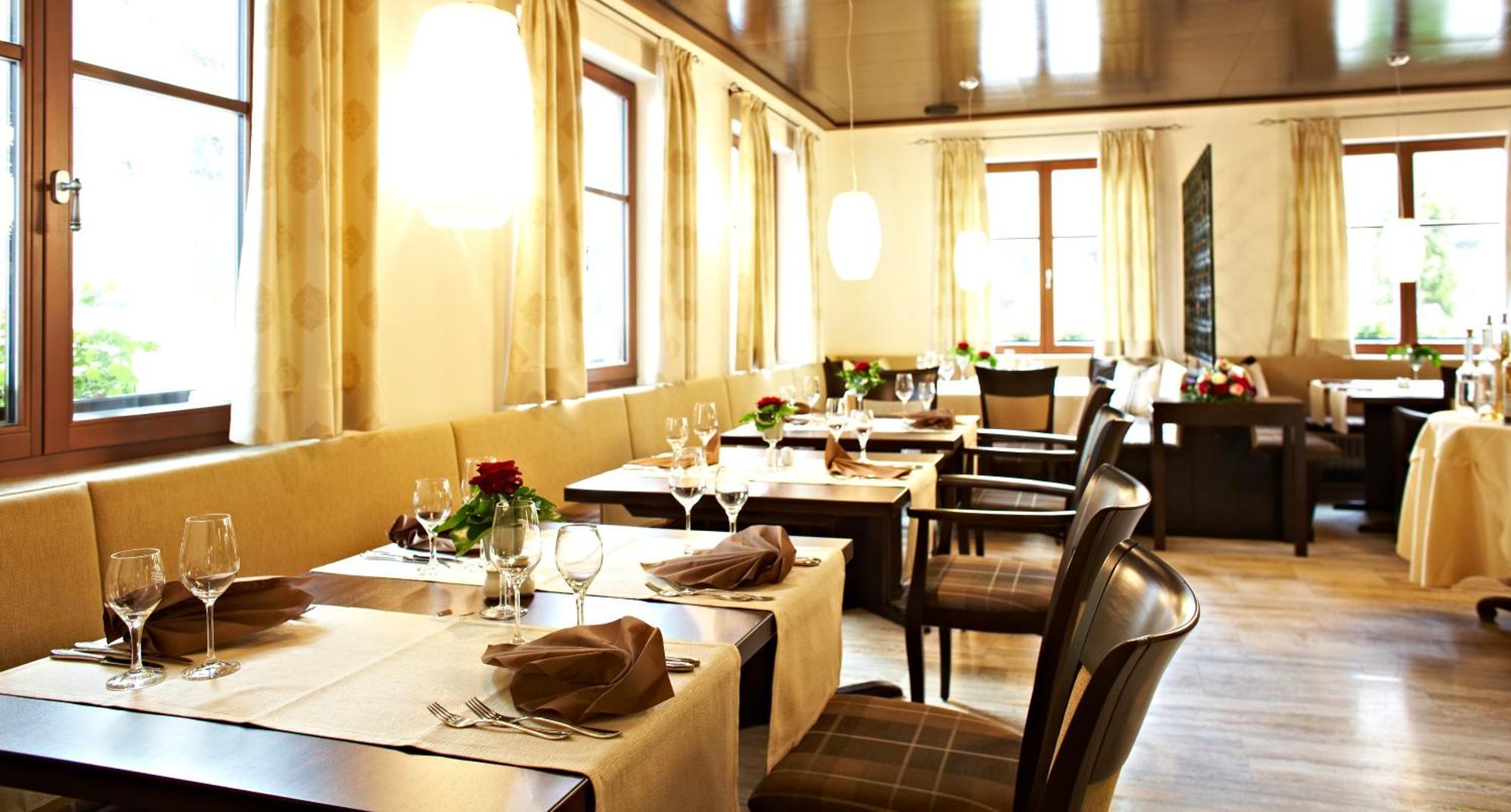Landhotel Sonne Neuendettelsau ภายนอก รูปภาพ