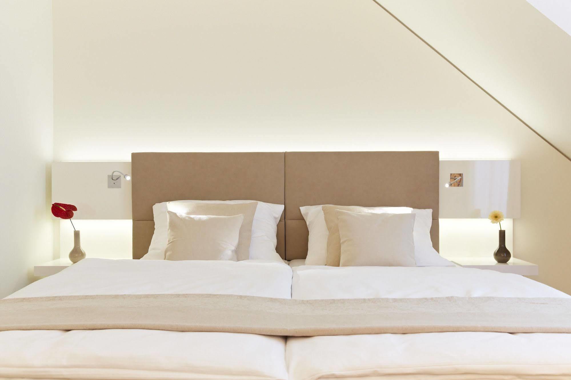 Landhotel Sonne Neuendettelsau ภายนอก รูปภาพ