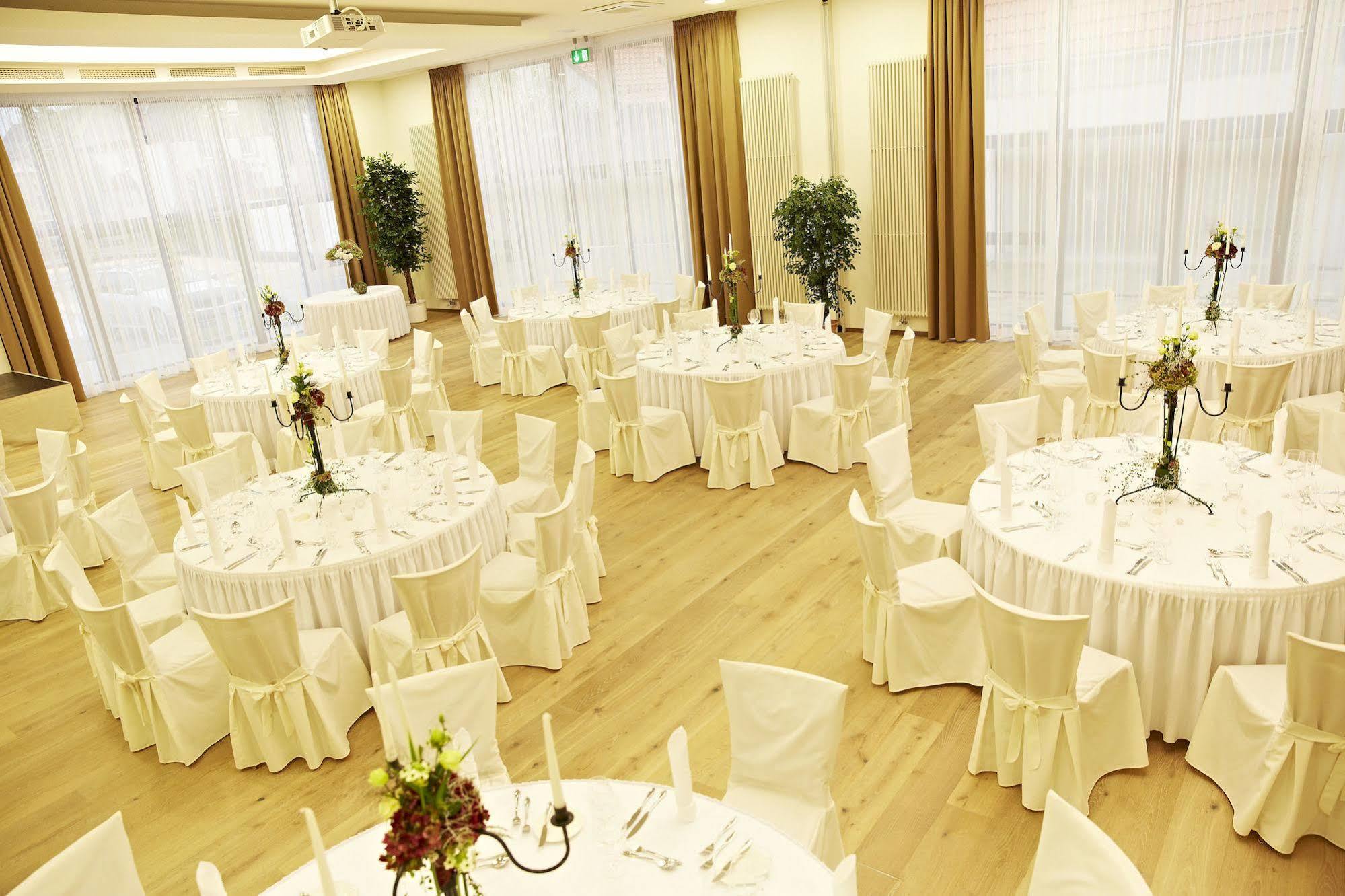 Landhotel Sonne Neuendettelsau ภายนอก รูปภาพ