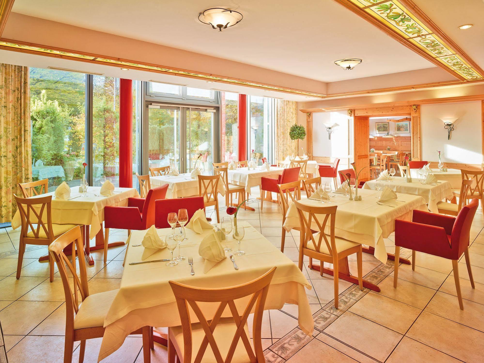Landhotel Sonne Neuendettelsau ภายนอก รูปภาพ