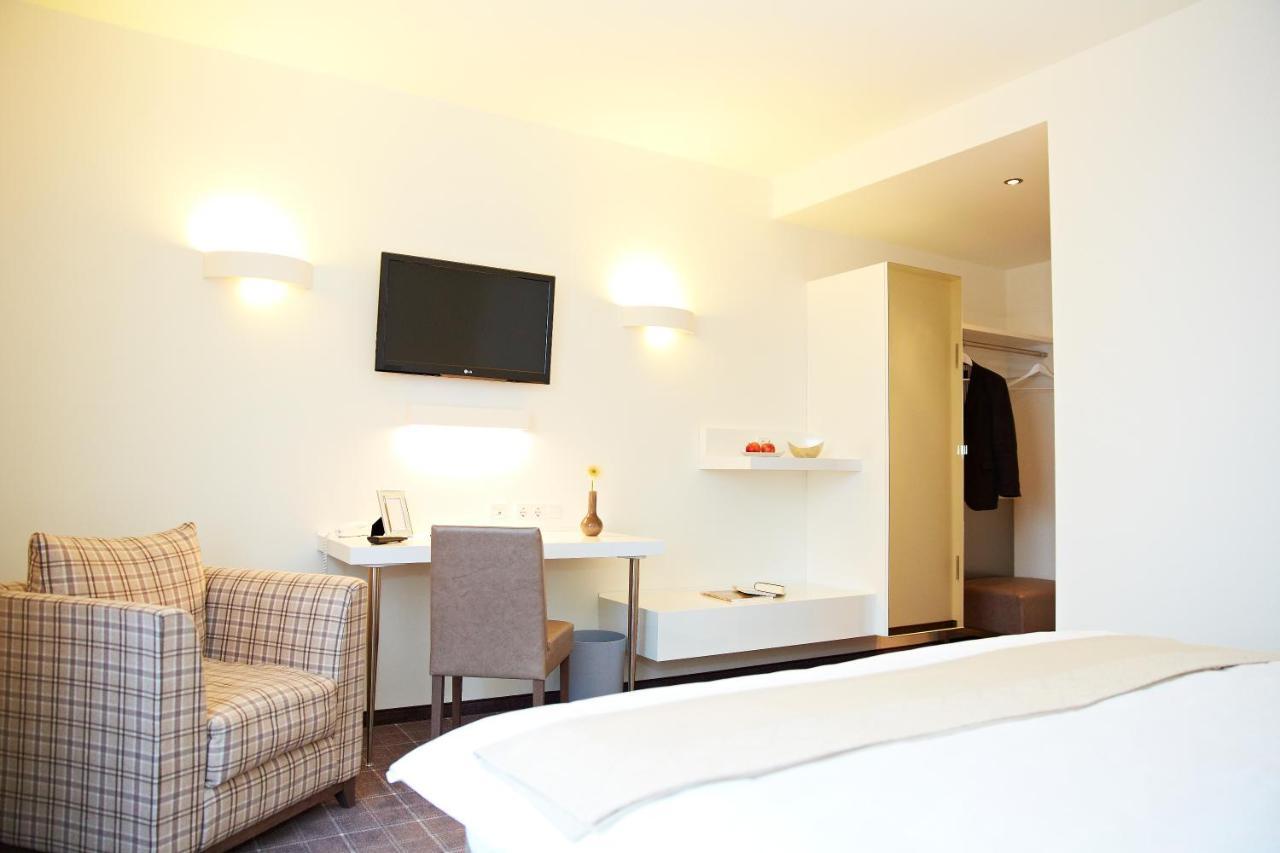 Landhotel Sonne Neuendettelsau ภายนอก รูปภาพ